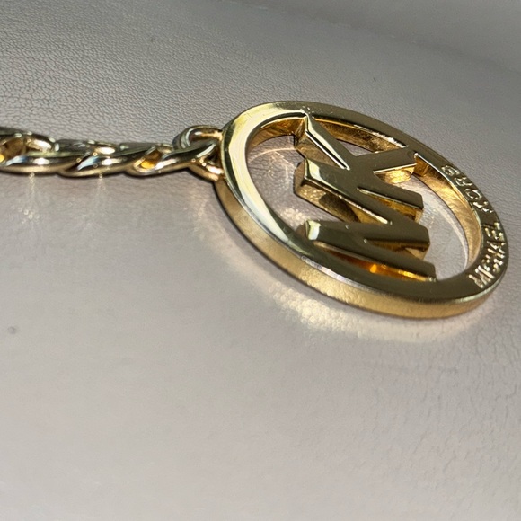 Michael Kors Gold Tone Bag Charm Hang Tag - Picture 3 of 14